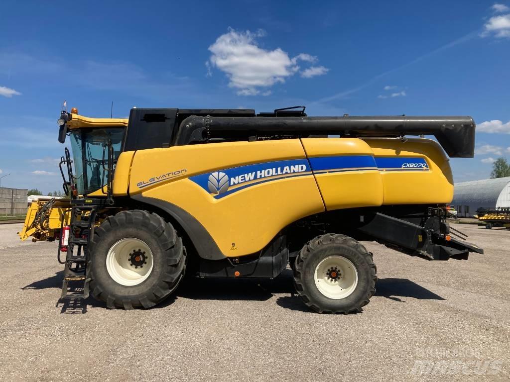 New Holland CX 8070 コンバイン