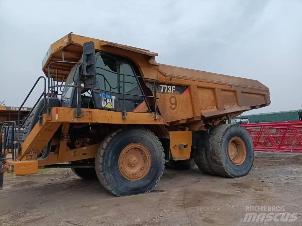 CAT 773 F アーティキュレート式ダンプトラック