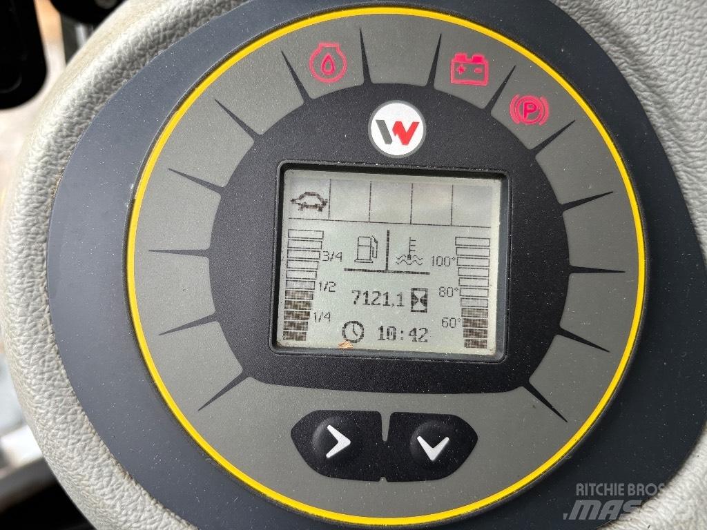 Wacker Neuson EW 100 ホイール式油圧ショベル（パワーショベル・ユンボ・バックホー）