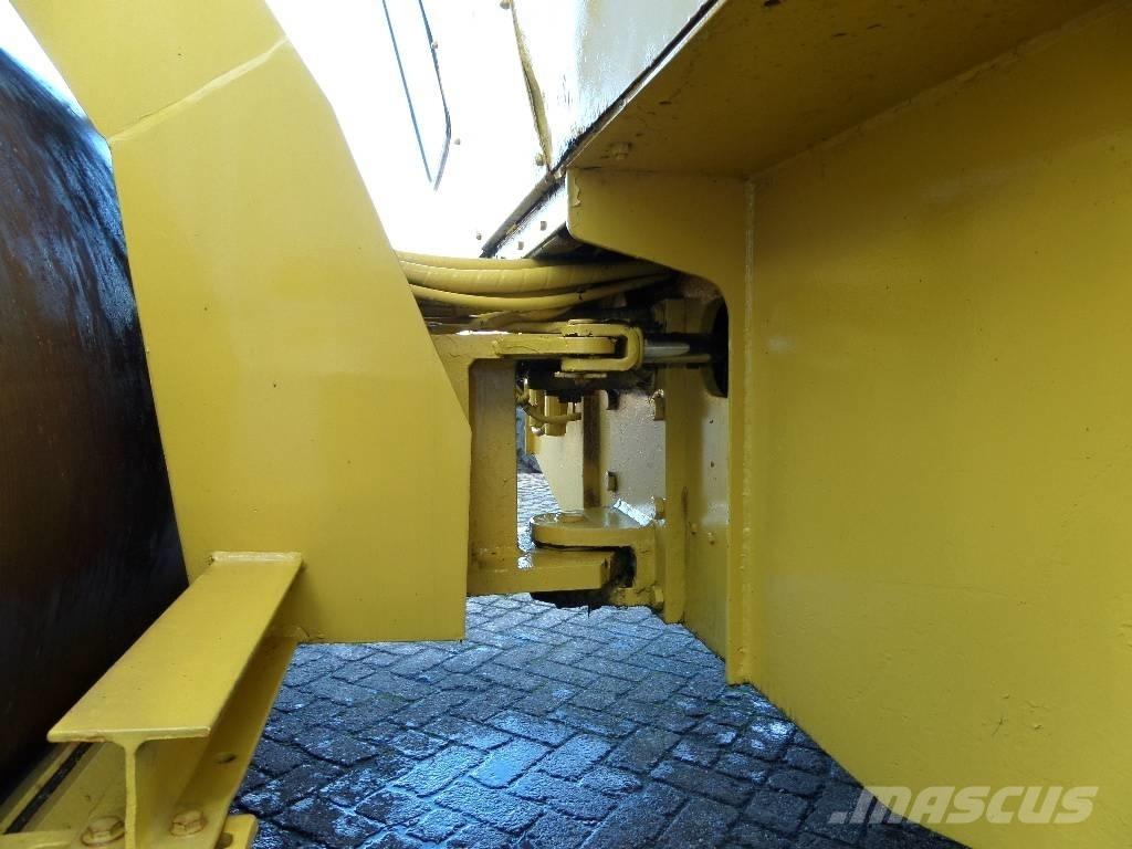 Bomag BW 211 AD 振動ローラ