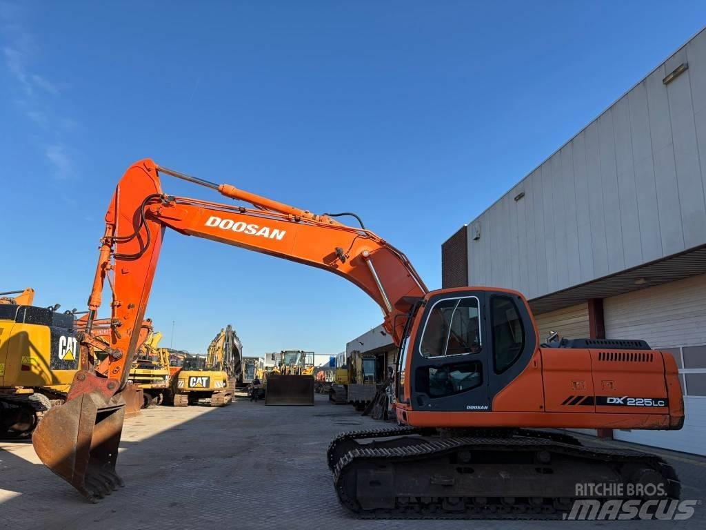 Doosan DX255LC 大型油圧ショベル12t以上（パワーショベル・ユンボ）