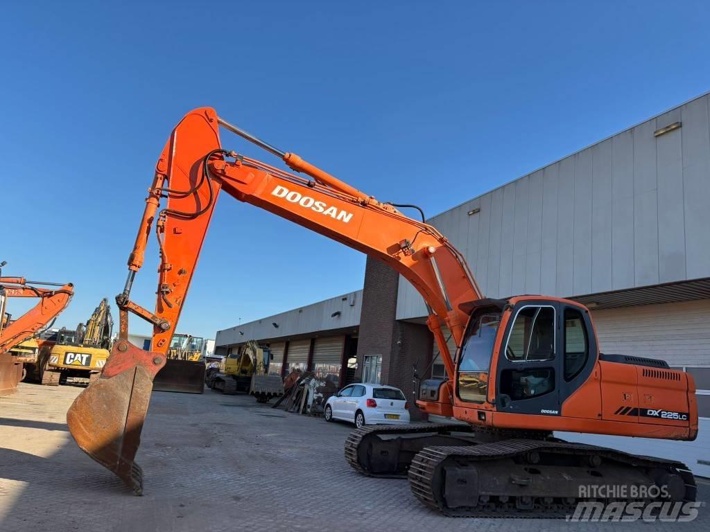 Doosan DX255LC 大型油圧ショベル12t以上（パワーショベル・ユンボ）