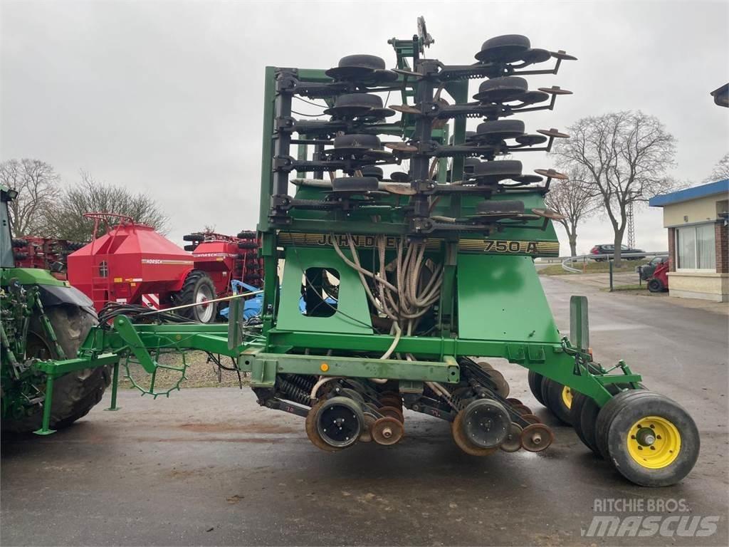John Deere 750A 6m 種蒔き機械