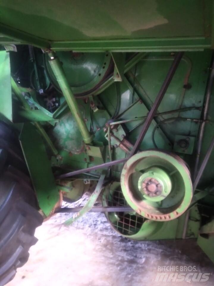 John Deere 1065 コンバイン