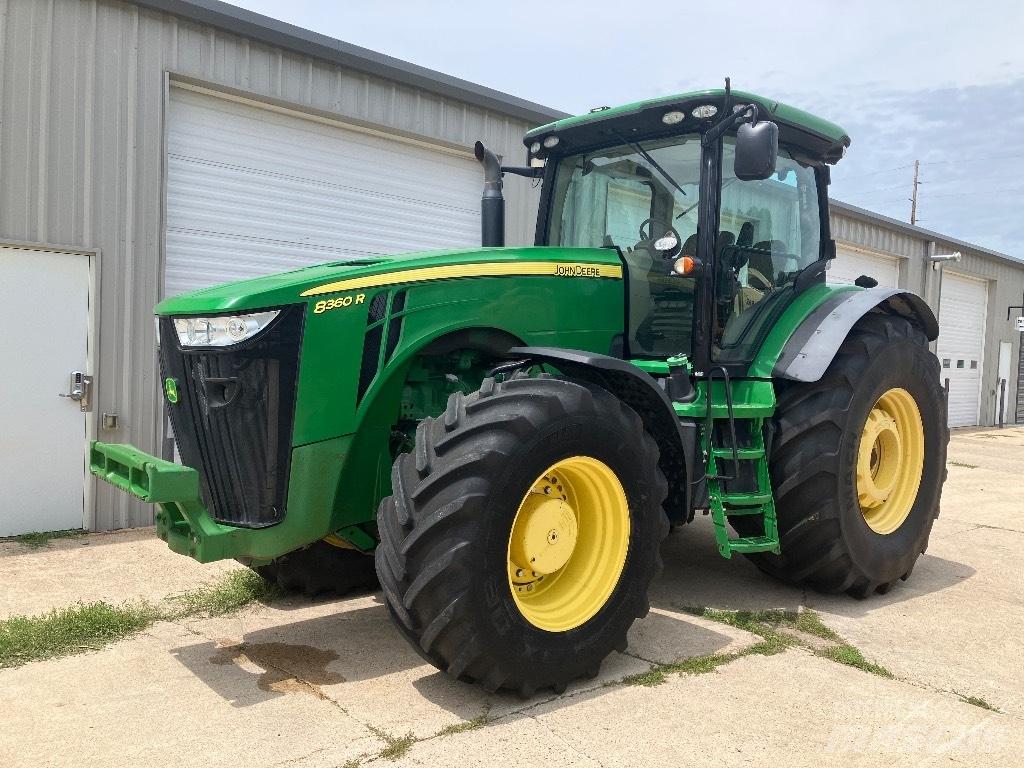 John Deere 8360 R トラクター