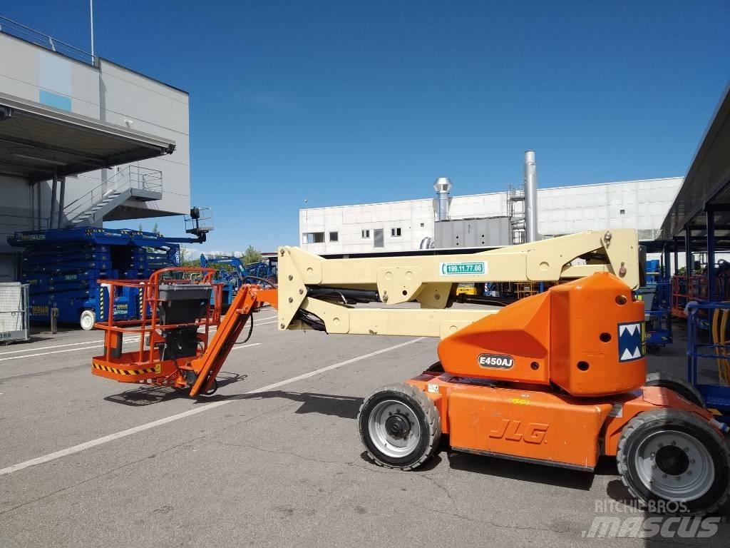 JLG E 450 AJ ブームリフト　屈伸型