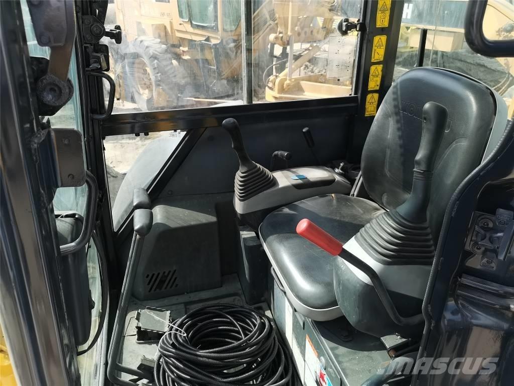Komatsu PC35 ミニ油圧ショベル 7t以下（ミニユンボ・ミニディガー）