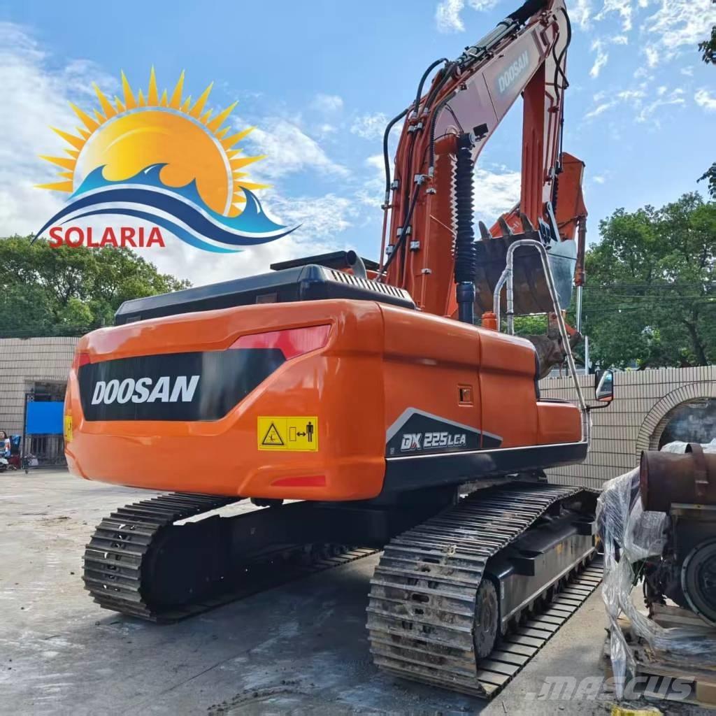 Doosan DX 225 LCA 大型油圧ショベル12t以上（パワーショベル・ユンボ）