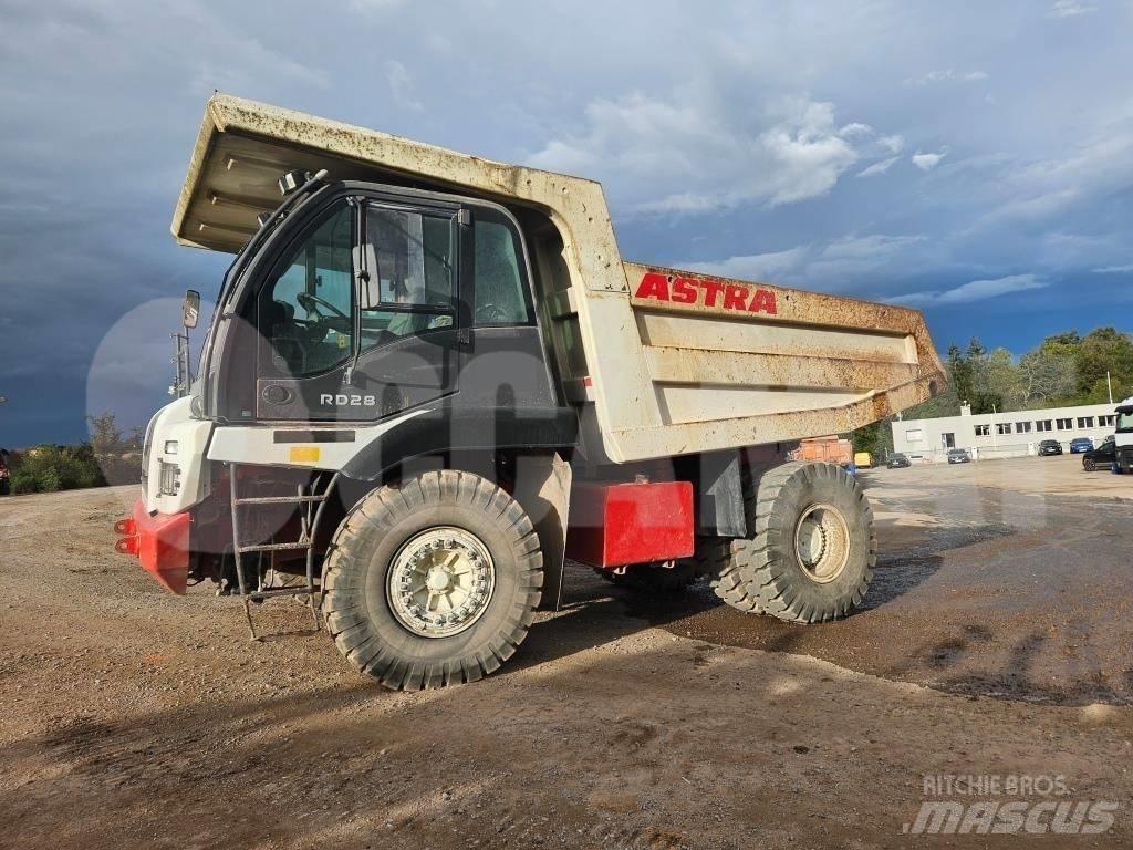 Astra RD 28 C リジットフレーム式ダンプトラック