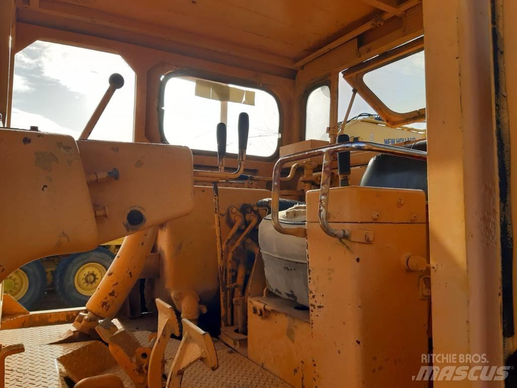 Komatsu D 85 E-12 ブルドーザー