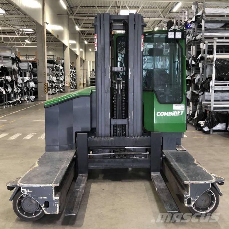 Combilift C 4000 ET 全方向リーチ型フォークリフト