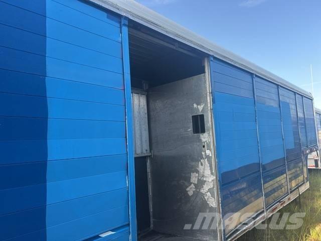 Mickey 16 Bay 飲料運送用トレーラー