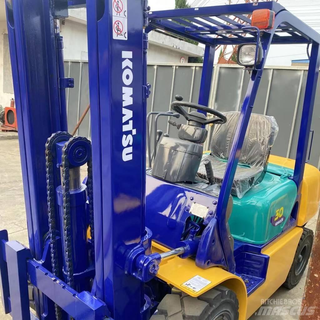 Komatsu FD 30 T-14 ディーゼル・軽油