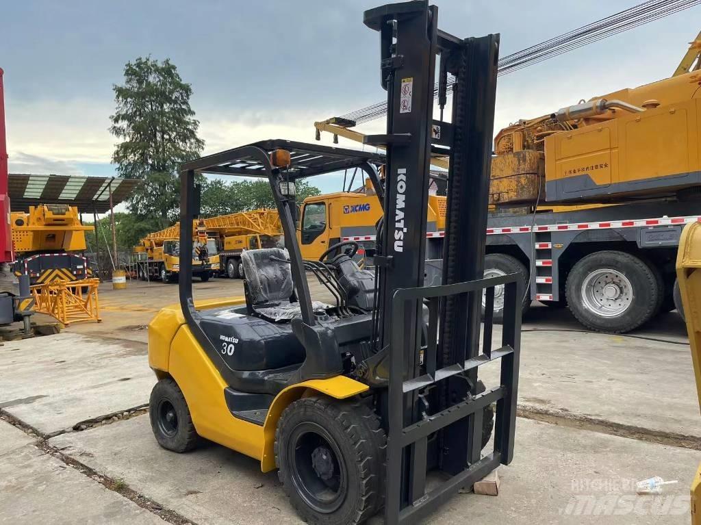Komatsu FD 30 T-14 ディーゼル・軽油
