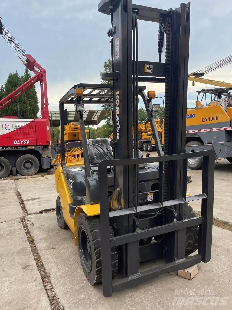 Komatsu FD 30 T-14 ディーゼル・軽油