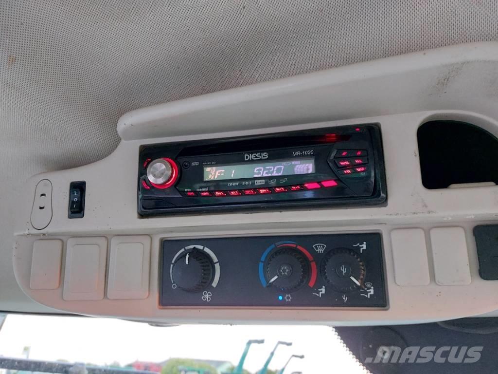 John Deere 6190 R トラクター