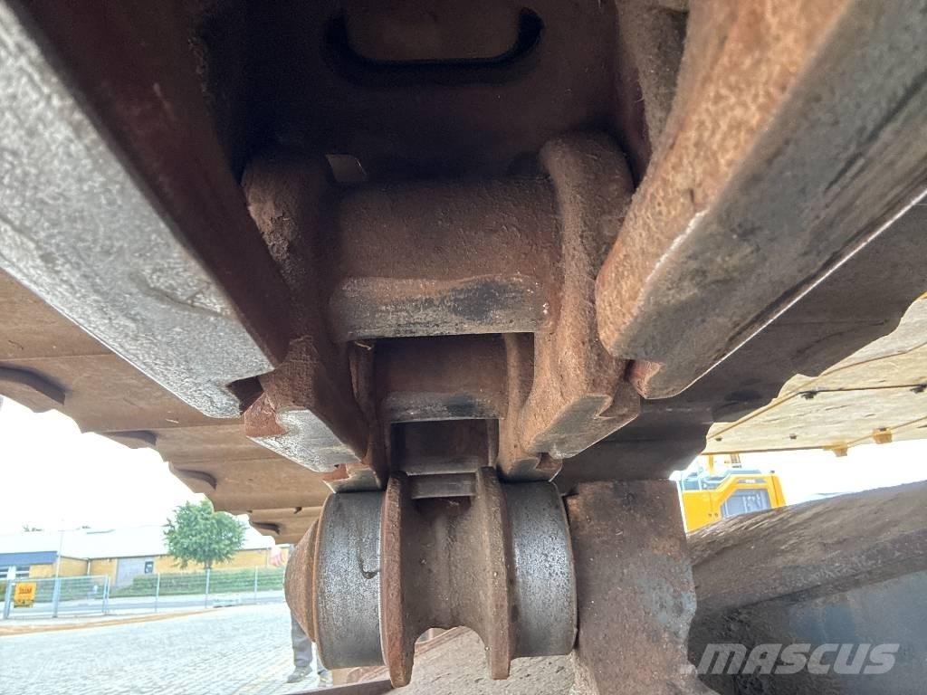 Komatsu HB215LC-1 廃棄物／工業産廃処理機