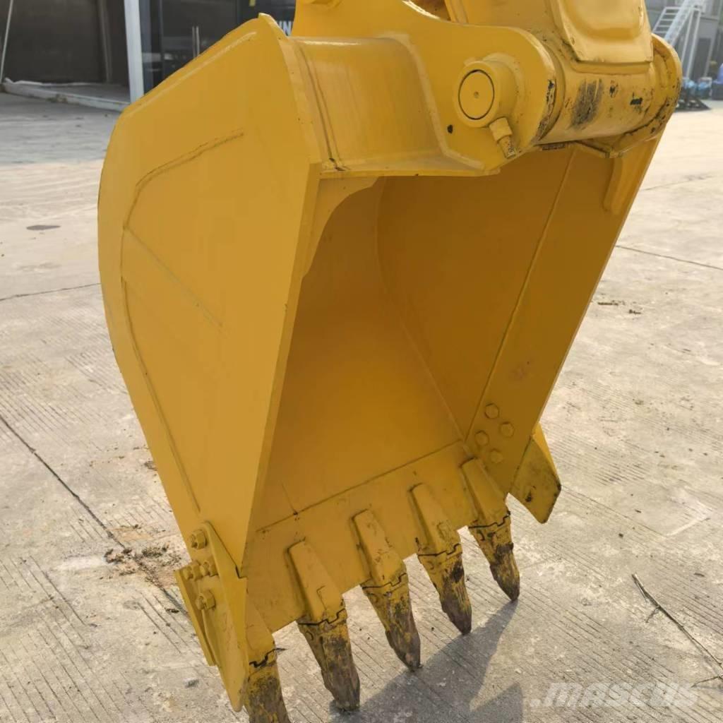Komatsu PC 130 大型油圧ショベル12t以上（パワーショベル・ユンボ）