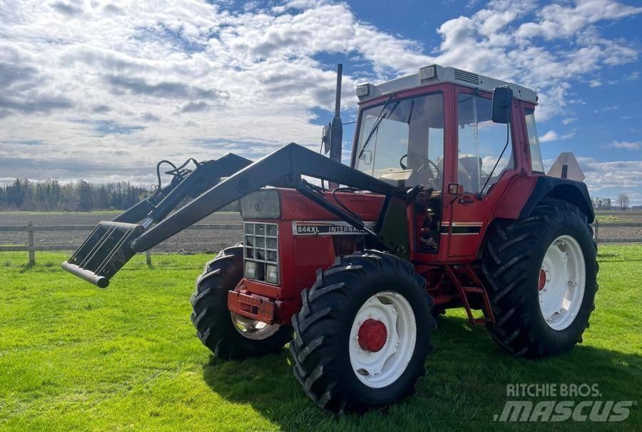 Case IH 844 XL トラクター