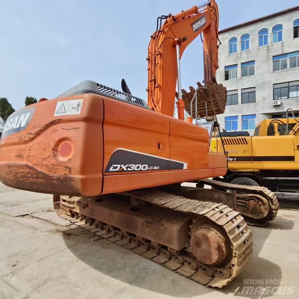 Doosan DX 300 LC 大型油圧ショベル12t以上（パワーショベル・ユンボ）