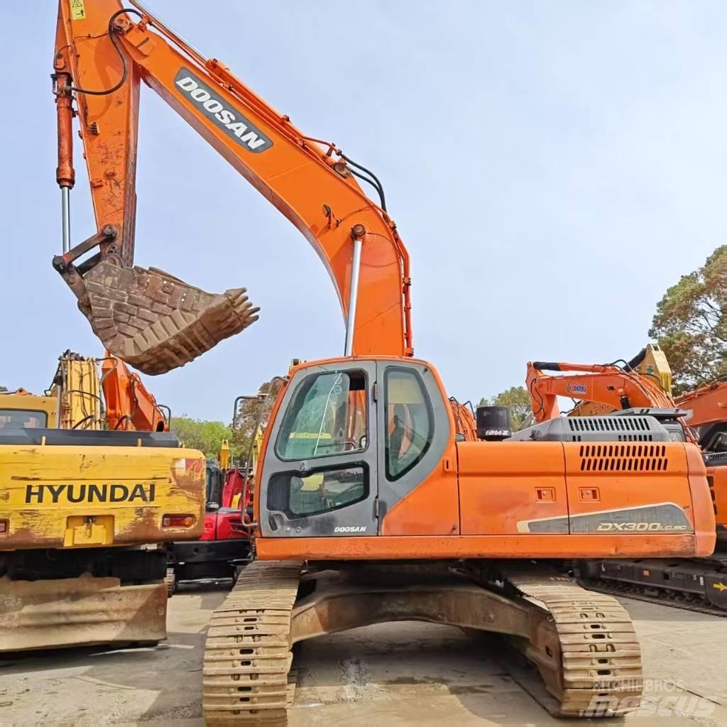 Doosan DX 300 LC 大型油圧ショベル12t以上（パワーショベル・ユンボ）
