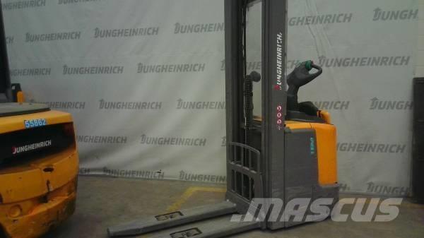 Jungheinrich ERC 214 自走式スタッカー