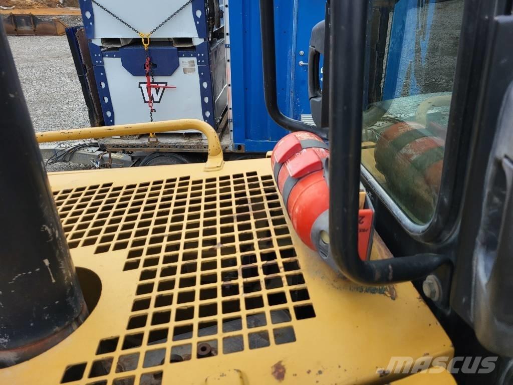 CAT D 8 T ブルドーザー