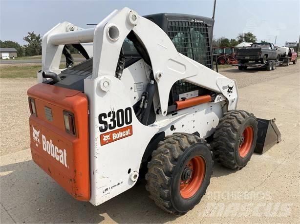 Bobcat S 300 スキッドステアローダー