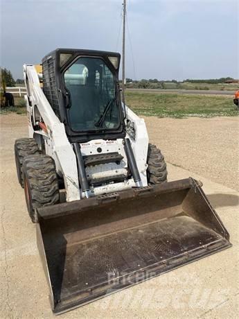 Bobcat S 300 スキッドステアローダー