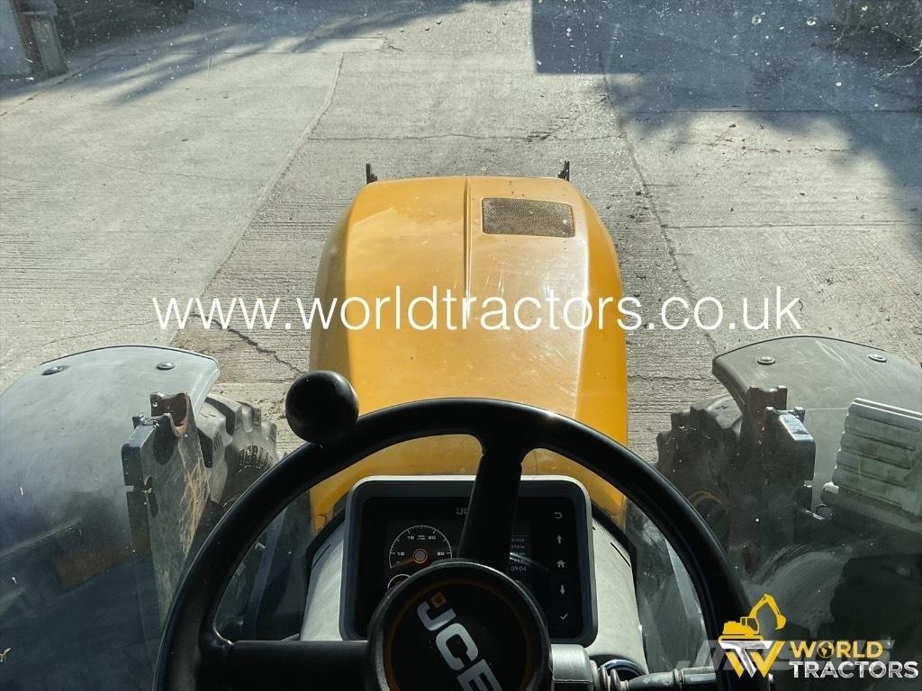 JCB Fastrac 4220 トラクター