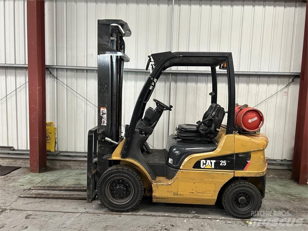 CAT GP25N LPGフォークリフト