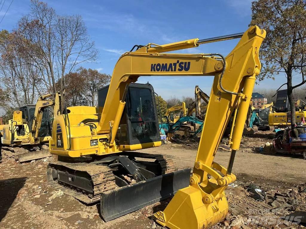 Komatsu PC 70 中型油圧ショベル 7ｔ-12ｔ（ユンボ・パワーショベル・バックホー）