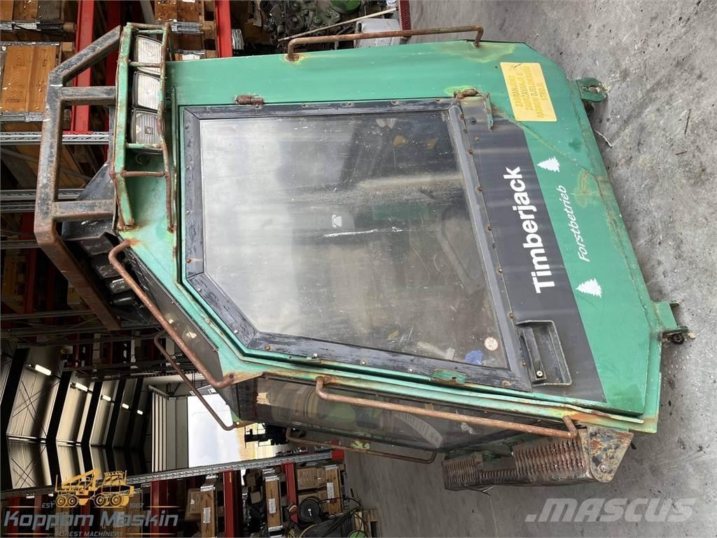 Timberjack 1270 キャビン及び内装