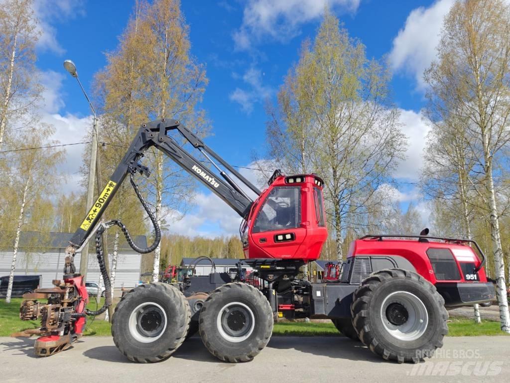 Komatsu 951 ハーベスター