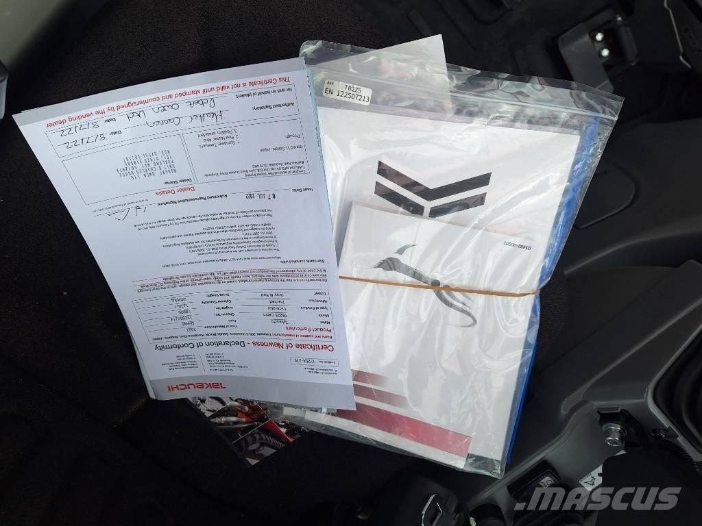 Takeuchi TB 225 ミニ油圧ショベル 7t以下（ミニユンボ・ミニディガー）