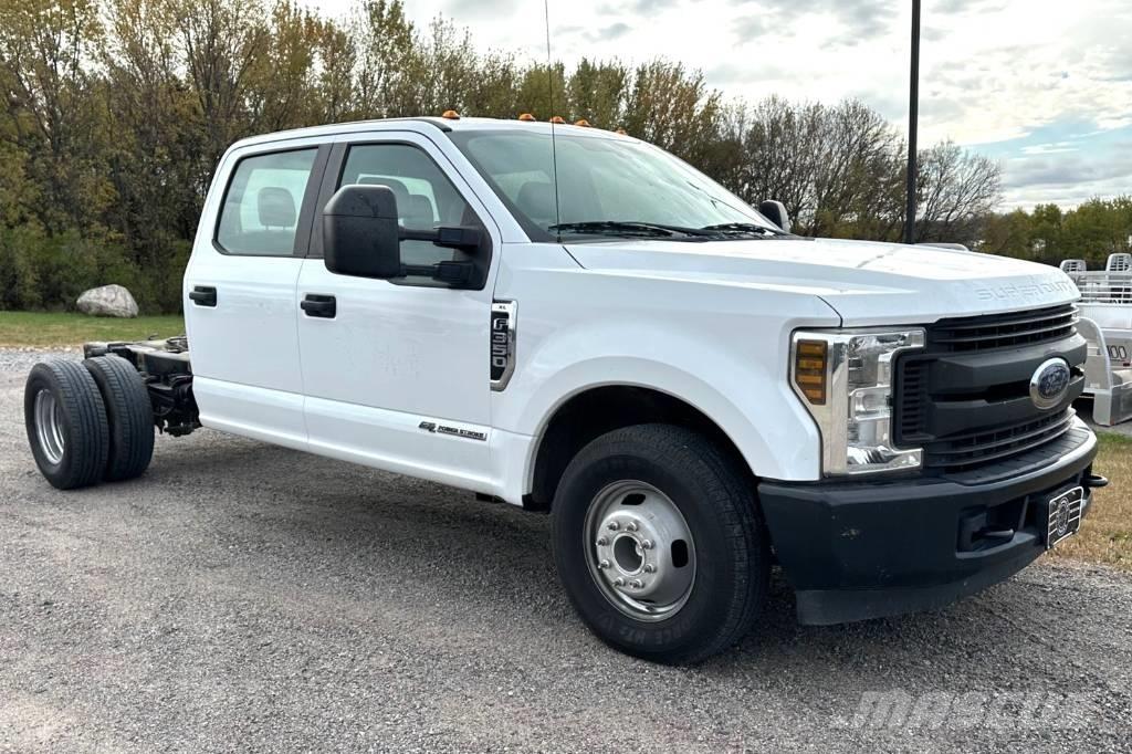 Ford F 350 XL SD キャブ付きシャーシ