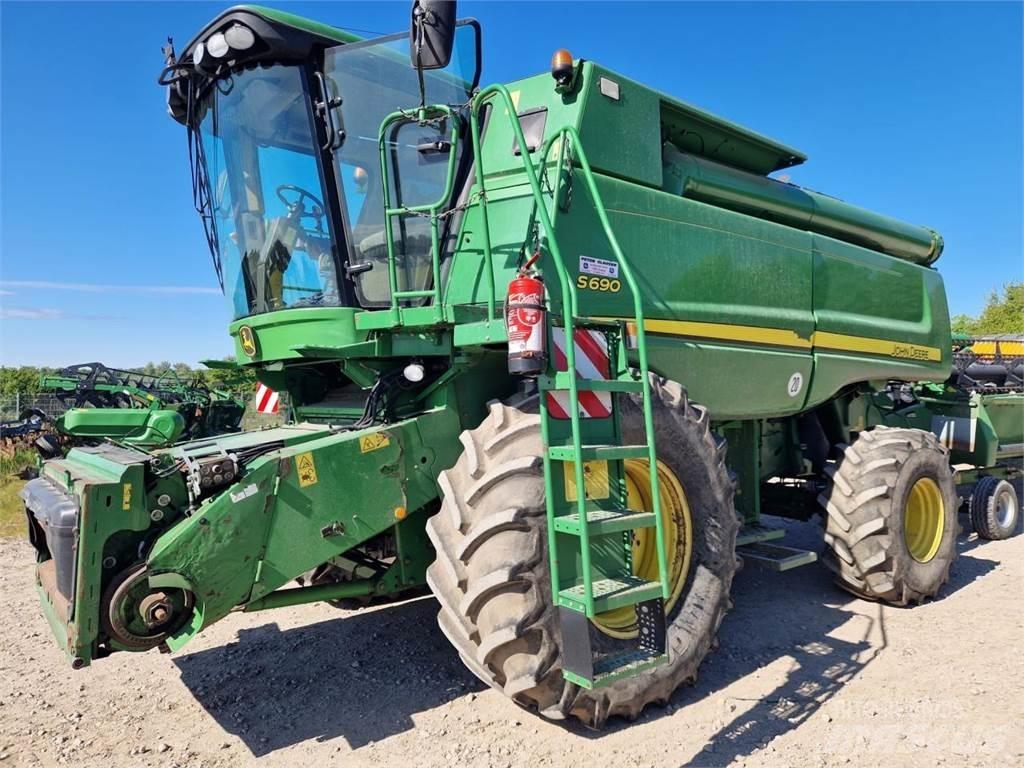 John Deere S690 コンバイン