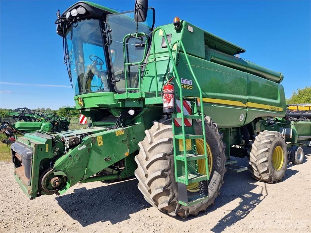 John Deere S690 コンバイン