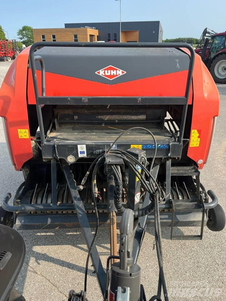 Kuhn FB 3135 ラウンドベーラー