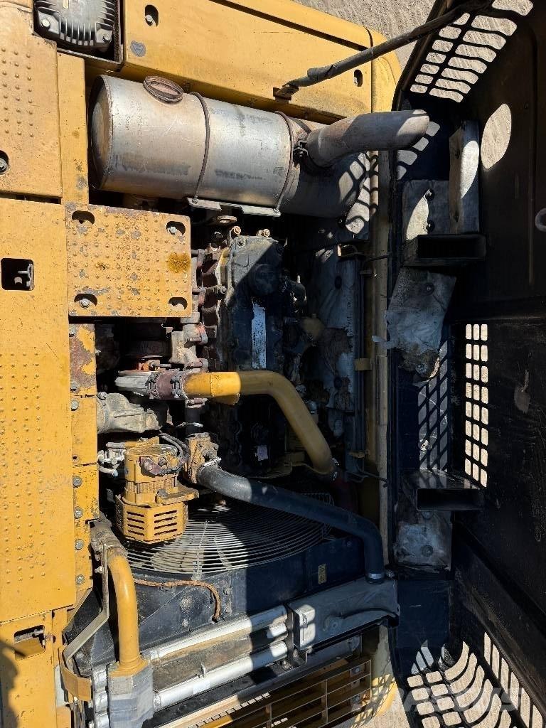 CAT 324 D 大型油圧ショベル12t以上（パワーショベル・ユンボ）