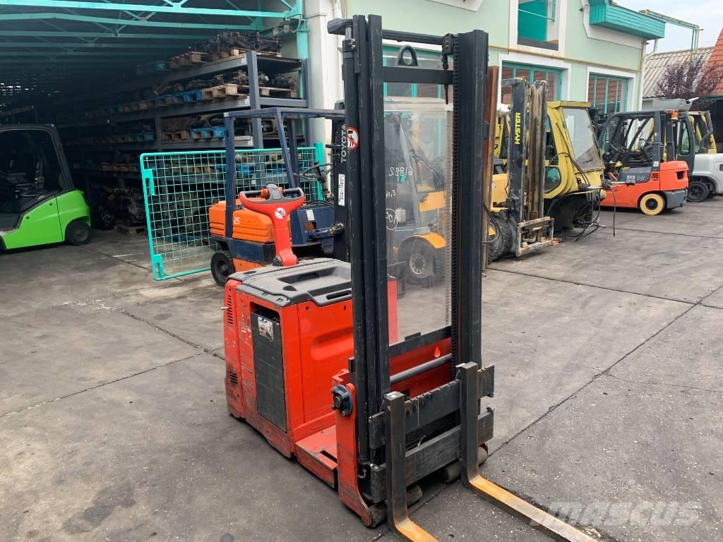 Linde L12AC V-3818 自走式スタッカー