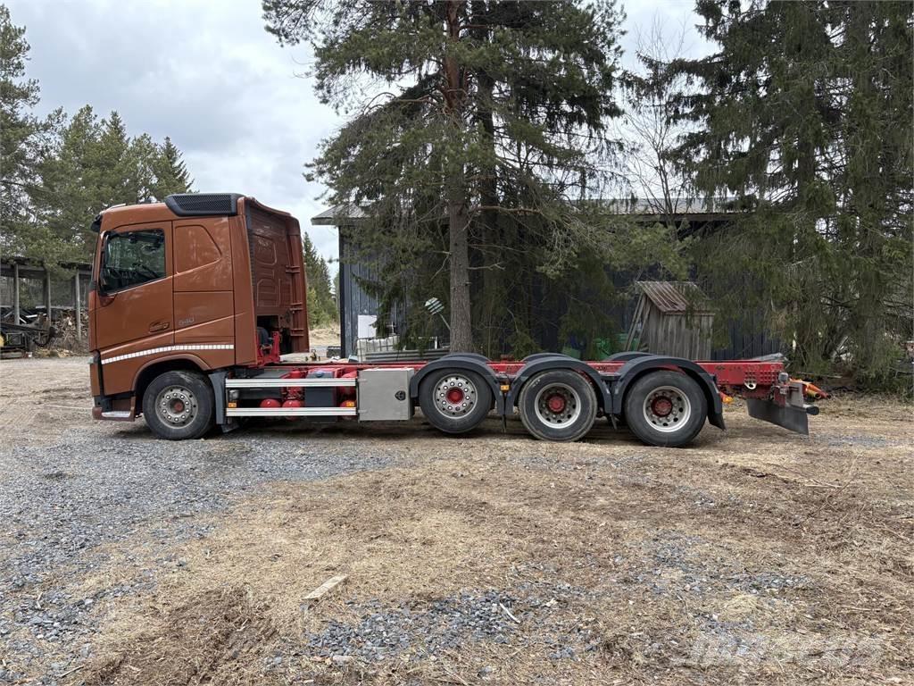 Volvo FH 540 8*4 キャブ付きシャーシ