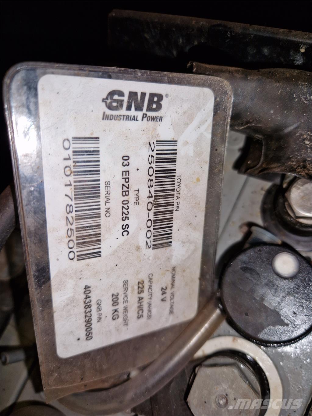 Toyota SWE200D 自走式スタッカー