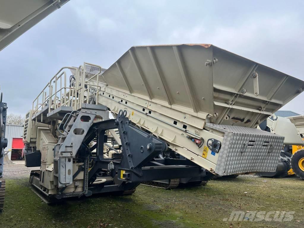 Metso LT 300 HP 自走式クラッシャー