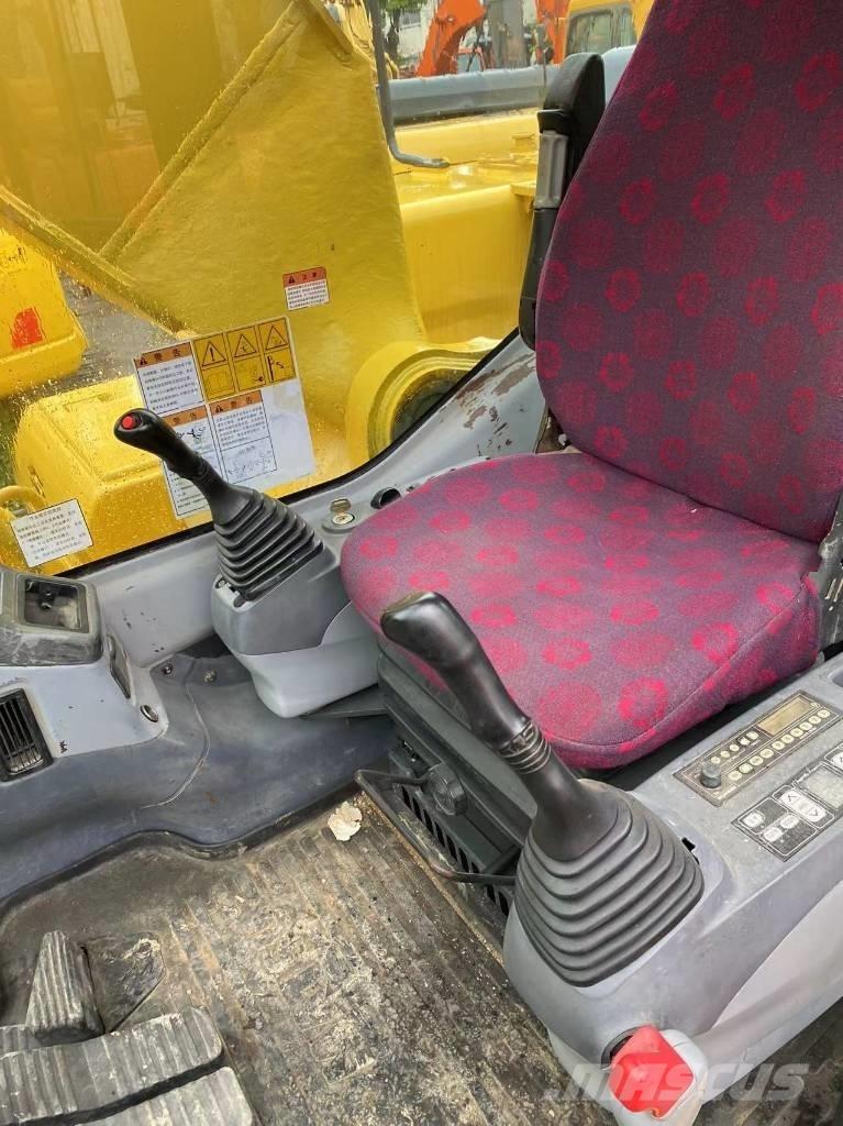 Komatsu 220 大型油圧ショベル12t以上（パワーショベル・ユンボ）