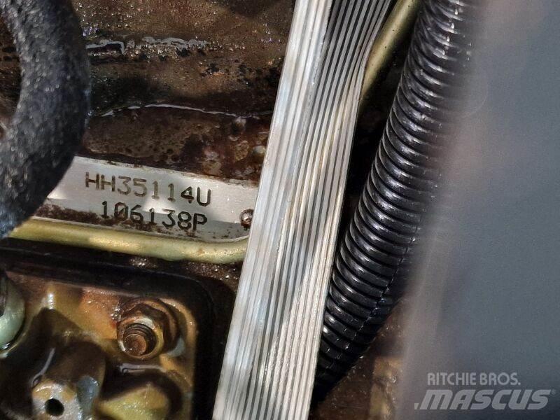 Perkins 403C-11 エンジン