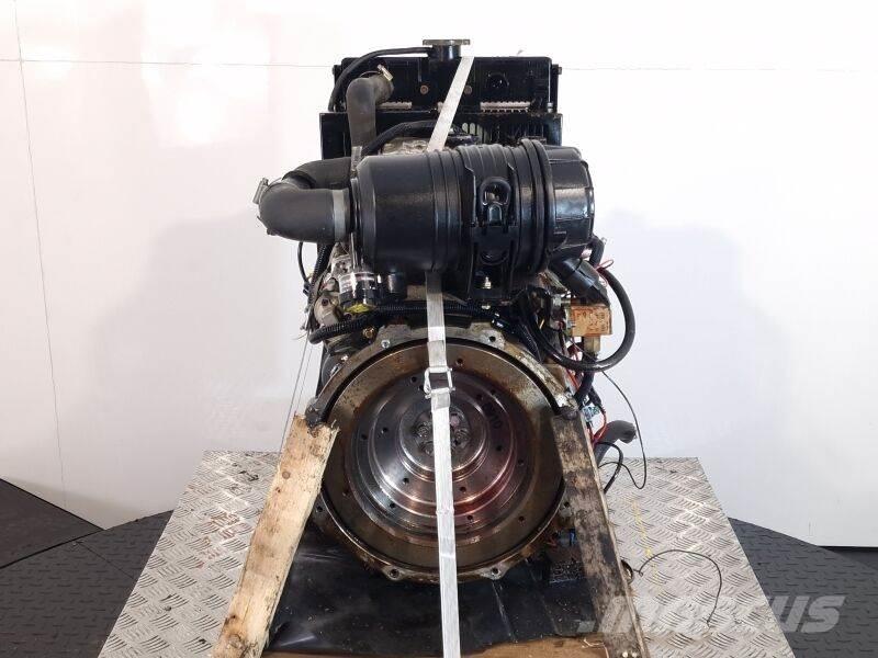 Perkins 403C-11 エンジン