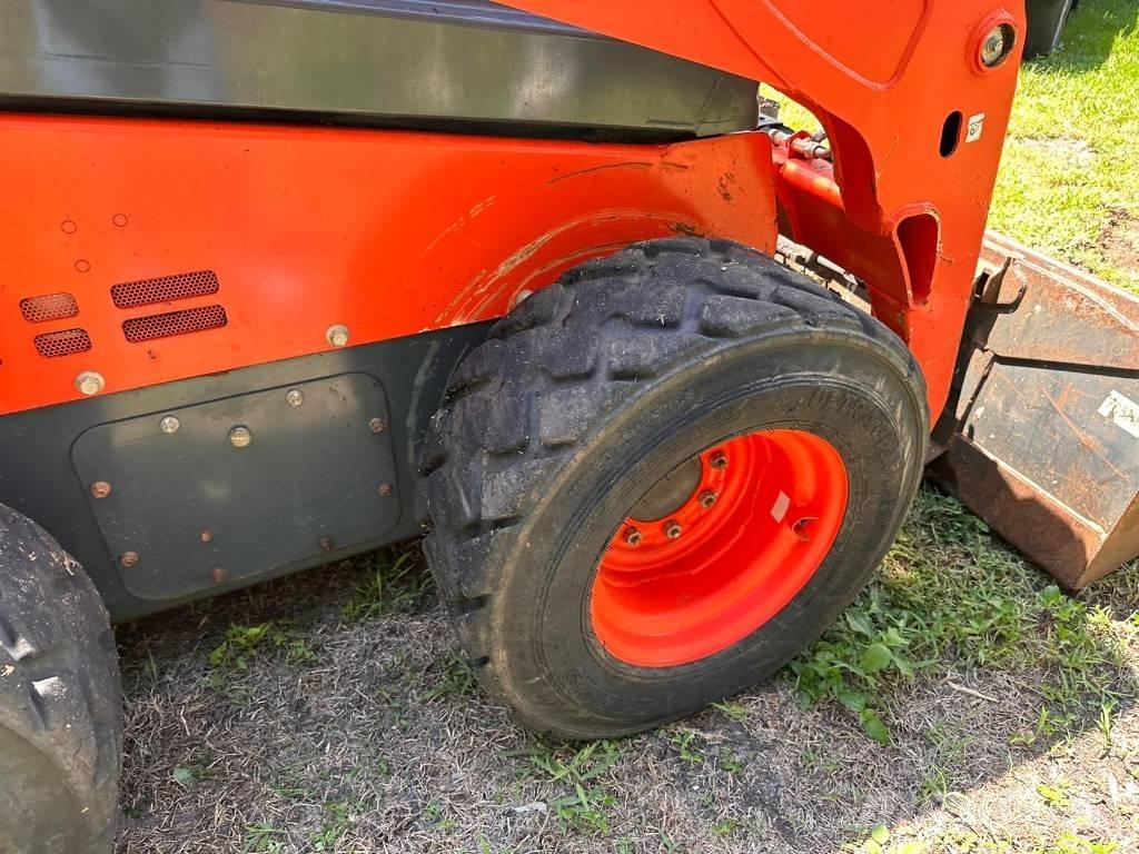 Kubota SSV 75 スキッドステアローダー