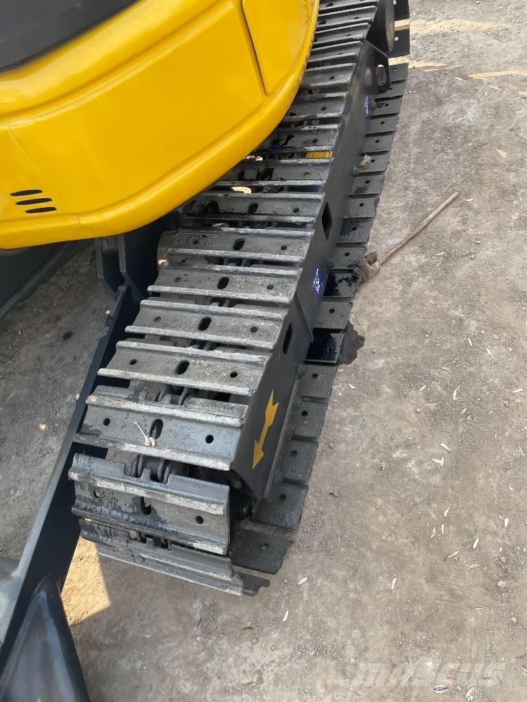 Komatsu PC 35 ミニ油圧ショベル 7t以下（ミニユンボ・ミニディガー）