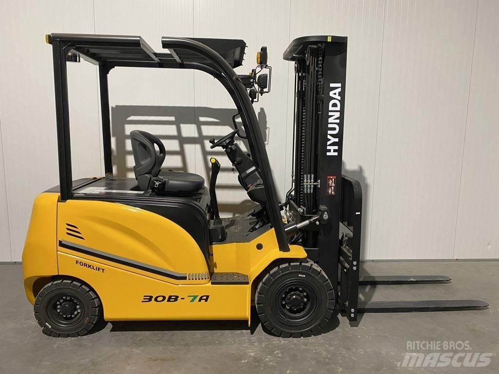 Hyundai 30B-7A バッテリーフォークリフト